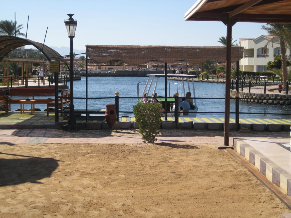 Bootsanlegestelle am Strand Pickalbatros Dana Beach Resort - Hurghada