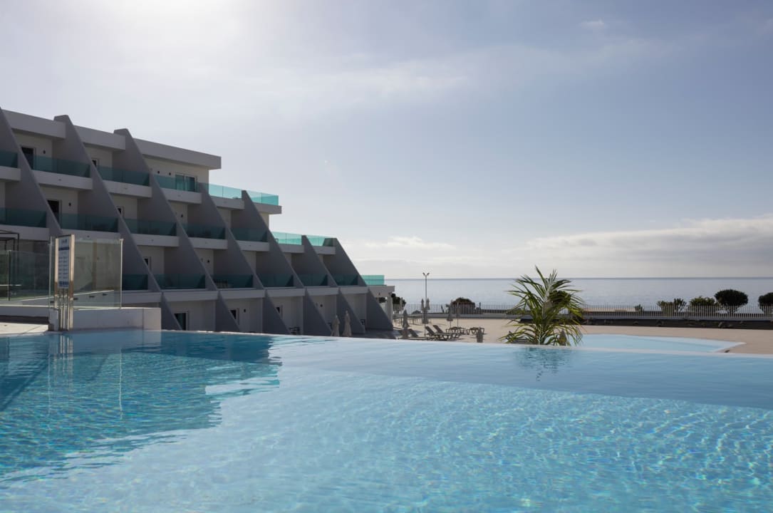 Pool Radisson Blu Resort Lanzarote (Adults Only +16)