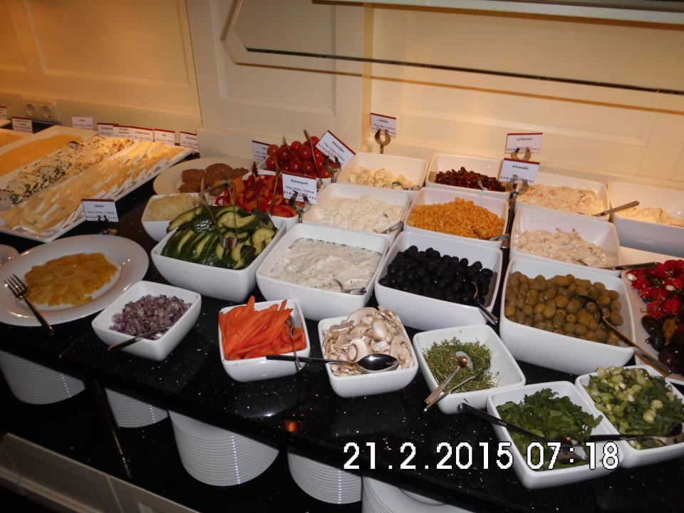 Ein Teil des Frühstücksbuffets Morada Strandhotel Ostseebad Kühlungsborn