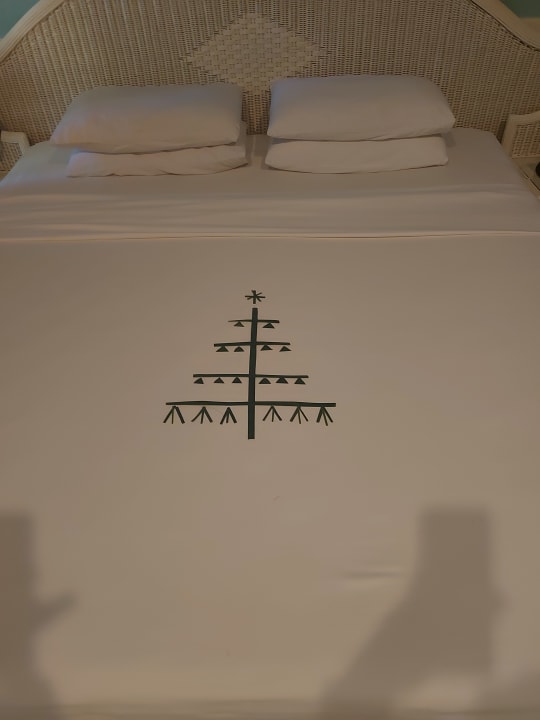 Zimmer Equator Village Resort