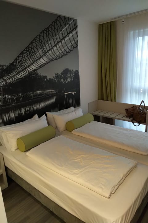 Zimmer Super 8 by Wyndham Oberhausen am Centro