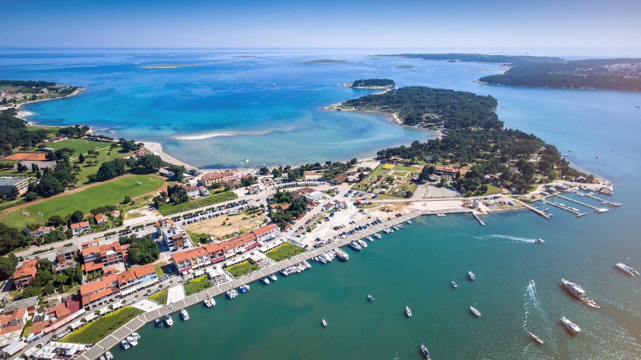 Sandstrand in der geschützten Bucht von Medulin Strandvilla Aurora