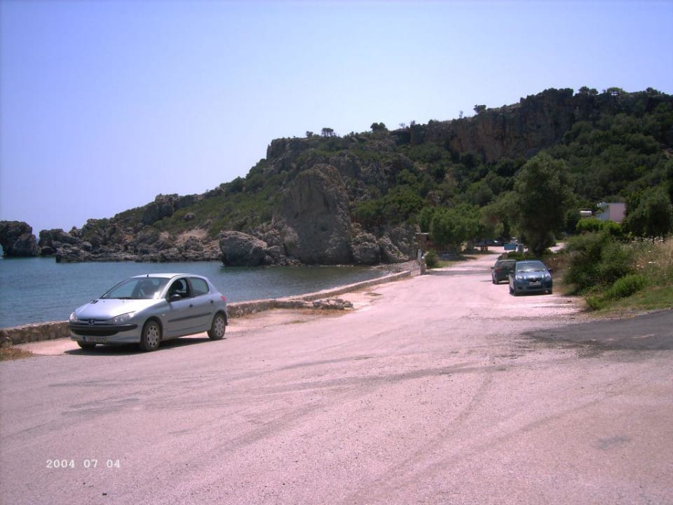 Uferstraße vorm Polyrizos Hotel Polyrizos