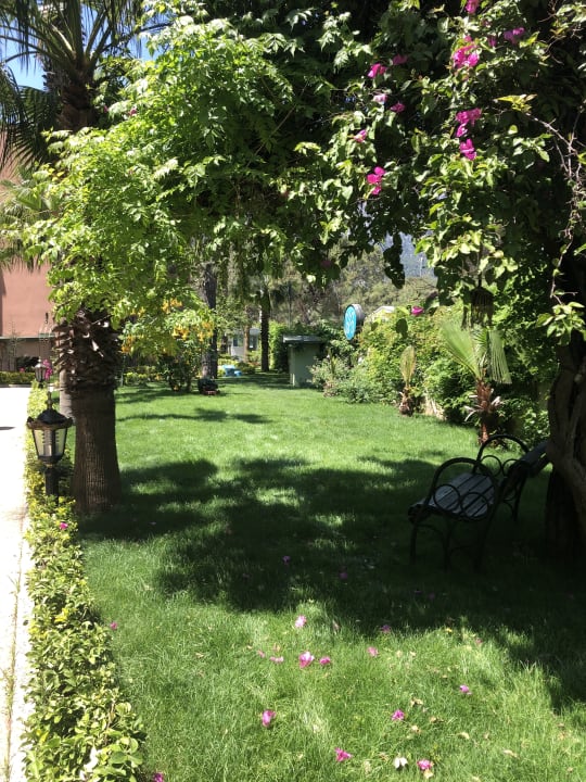 Gartenanlage Aleria Belport Beach Hotel