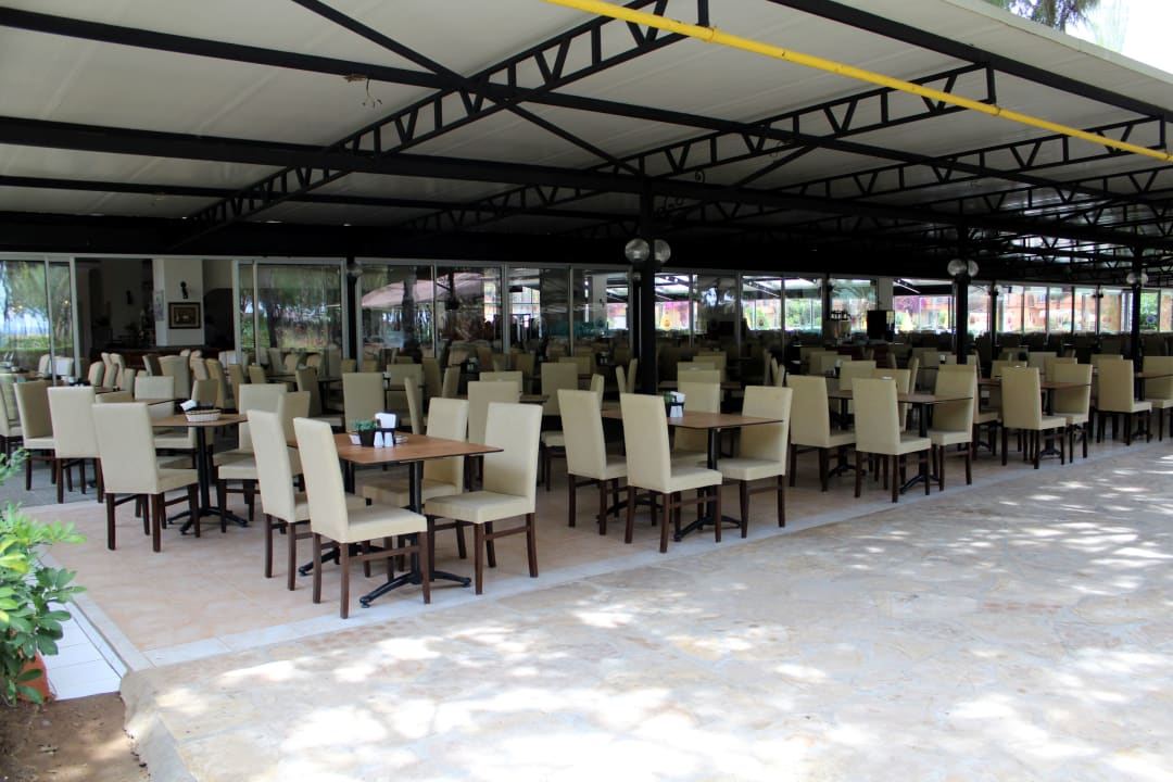 Restaurant außen Club Turtas Beach Hotel