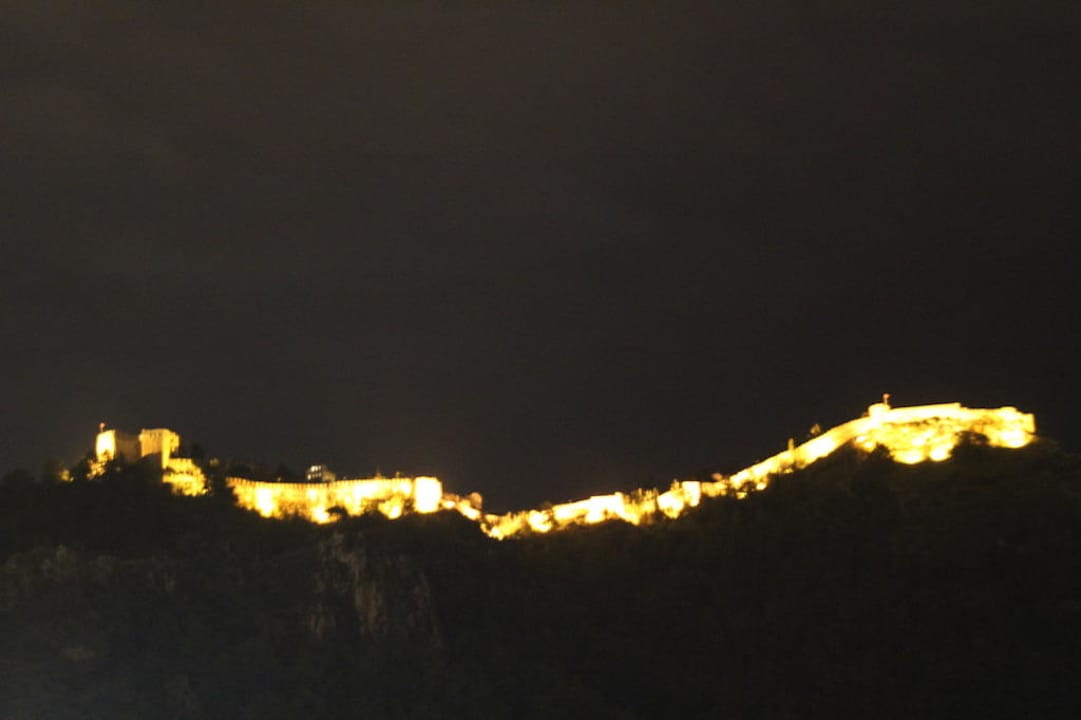 Blick auf die Burg Hotel Aslan City Kleopatra