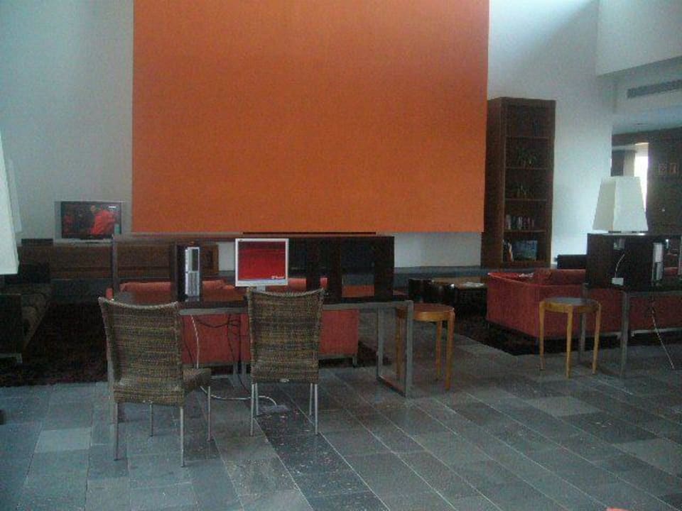 PC- und TV-Ecke für Gäste Salobre Hotel Resort & Serenity