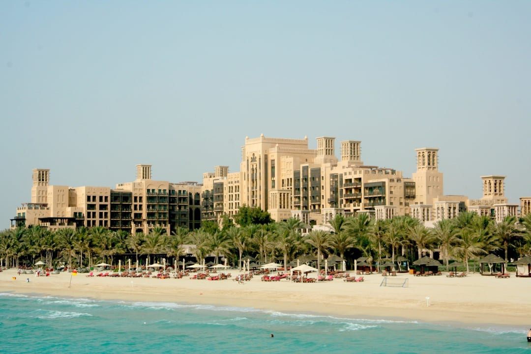 Hotelansicht vom Wasser Jumeirah Mina Al Salam