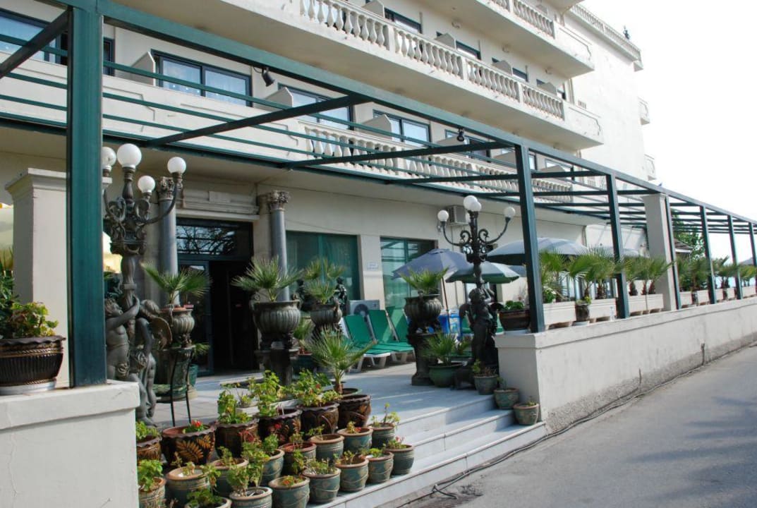 Front Mon Repos Palace - Adults only