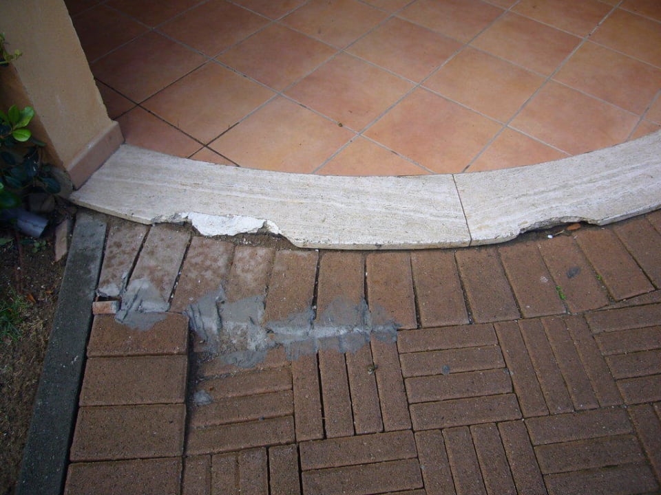 kaputter Eingang Falkensteiner Club Funimation Garden Calabria