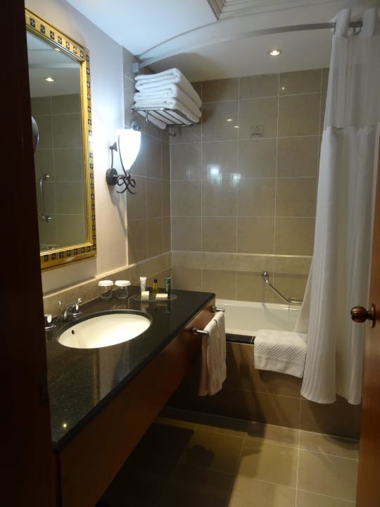 Bad - Dusche - WC Hilton Salalah  Resort