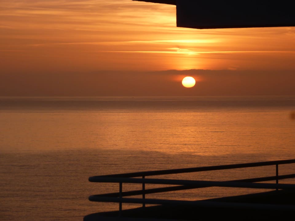 Sonnenaufgang - Blick aus dem Hotelzimmer Hipotels Mercedes