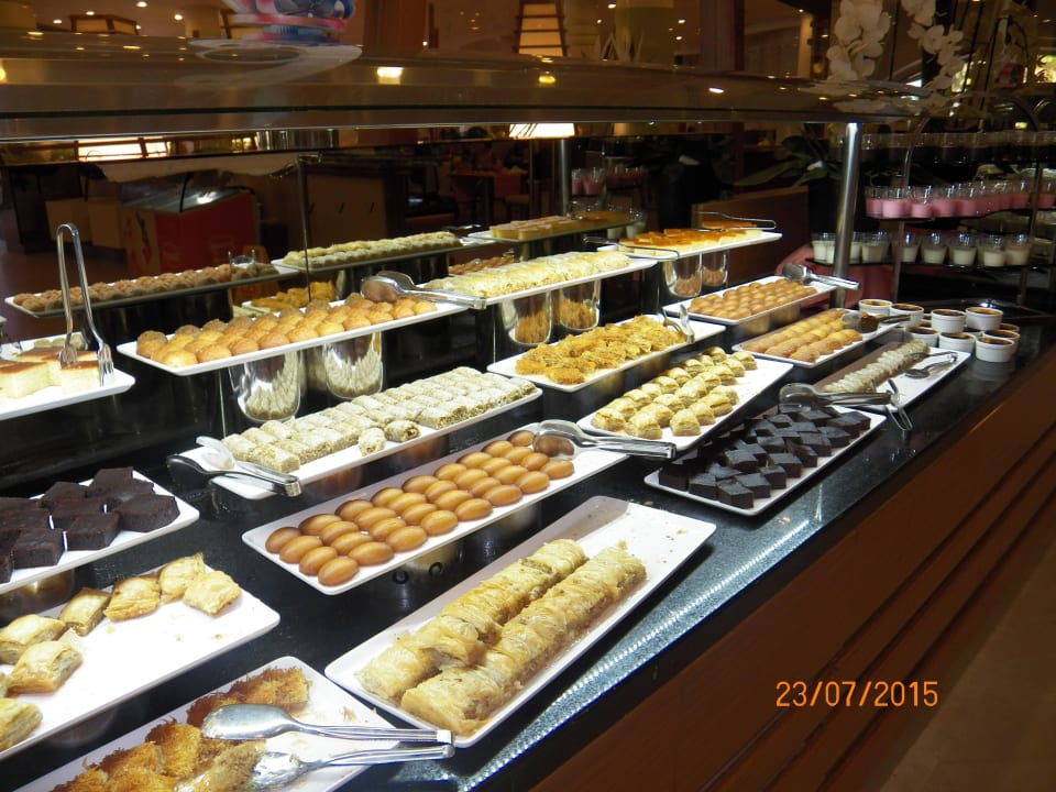 Main Restaurant VONRESORT Golden Coast