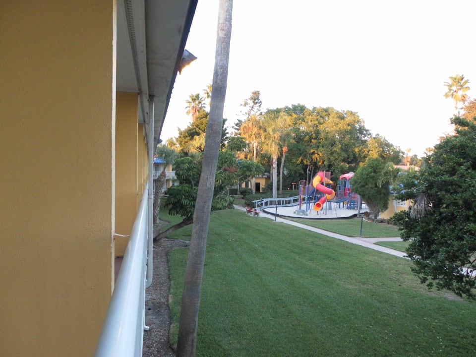 Garten mit Spielplatz Hotel Magnuson Marina Cove