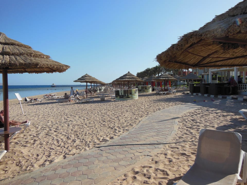 Hotel-Strand mit Weg zur Strandbar Rixos Sharm El Sheikh Adults Only 18 +