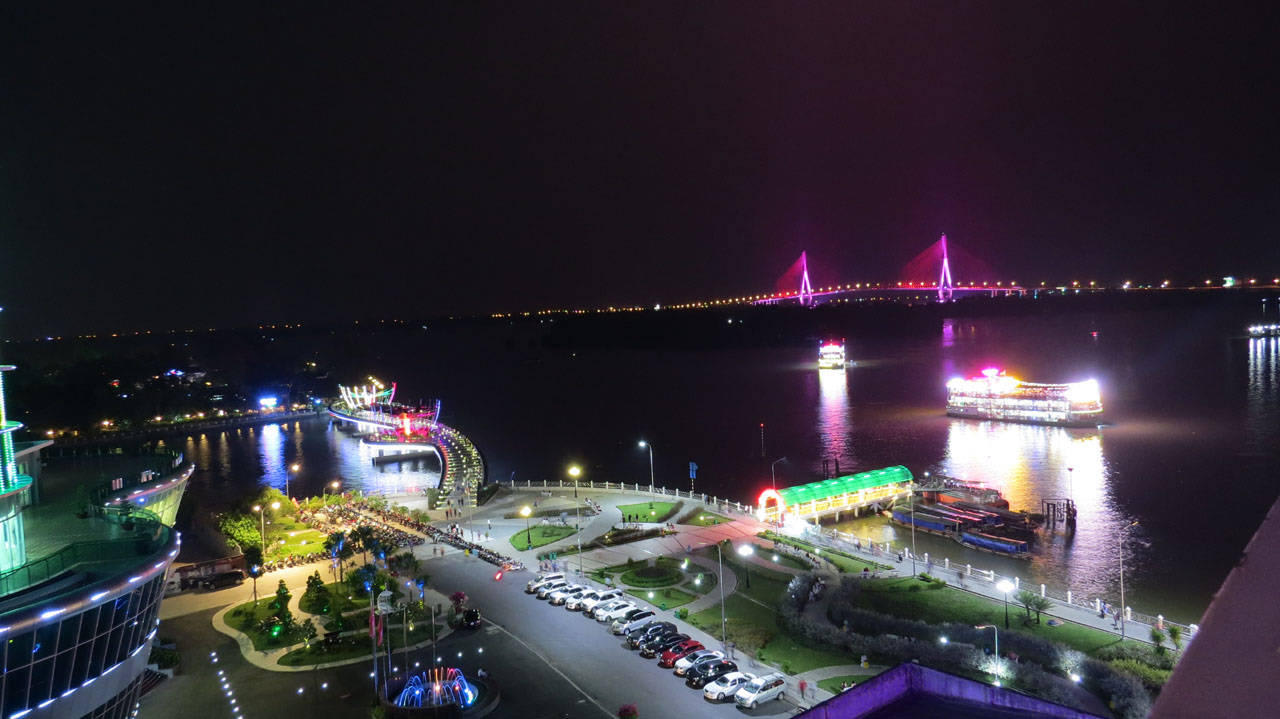 Blick vom 7. Etage bei Nacht TTC Hotel - Premium Can Tho