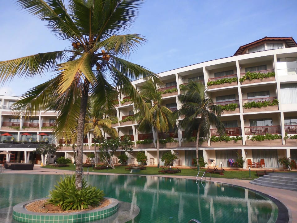 Pool Occidental Eden Beruwala, a member of Barcelo Hotel Group