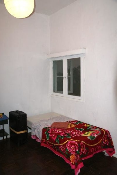 Blick ins Zimmer Pensao Gurue