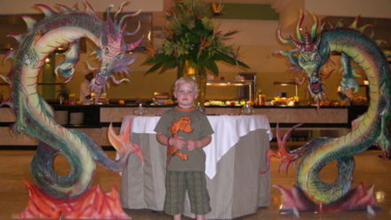 Drachenschau Grand Palladium Select Bávaro Resort & Spa