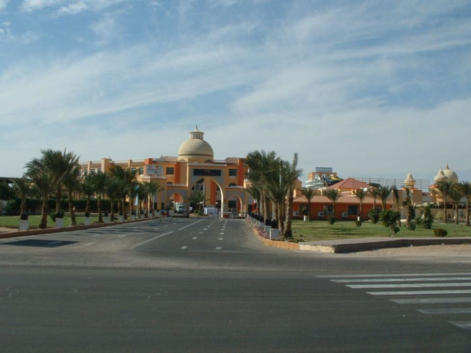Einfahrt zum Hotel Pickalbatros Aqua Park Resort - Hurghada