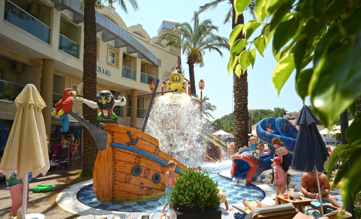 Kids Pool with Aquatower Hotel Grand Cettia