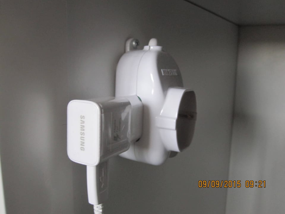 Eine von 2 Steckdosen für deutsche Stecker Hotel Santoni Freelosophy