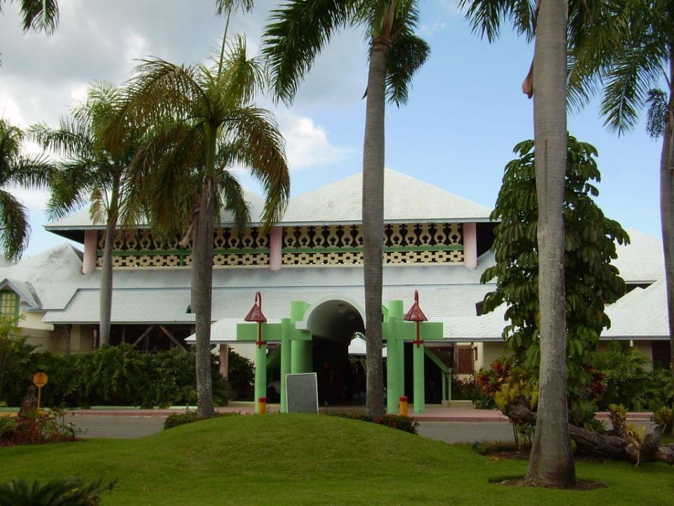 Eingang Paradise Beachclub& Casino Grand Paradise Playa Dorada