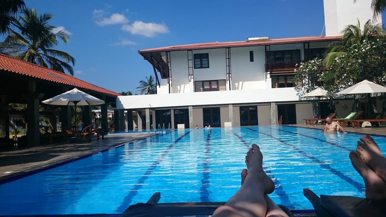 Der Blick vom Pool Richtung Hotel Goldi Sands Hotel