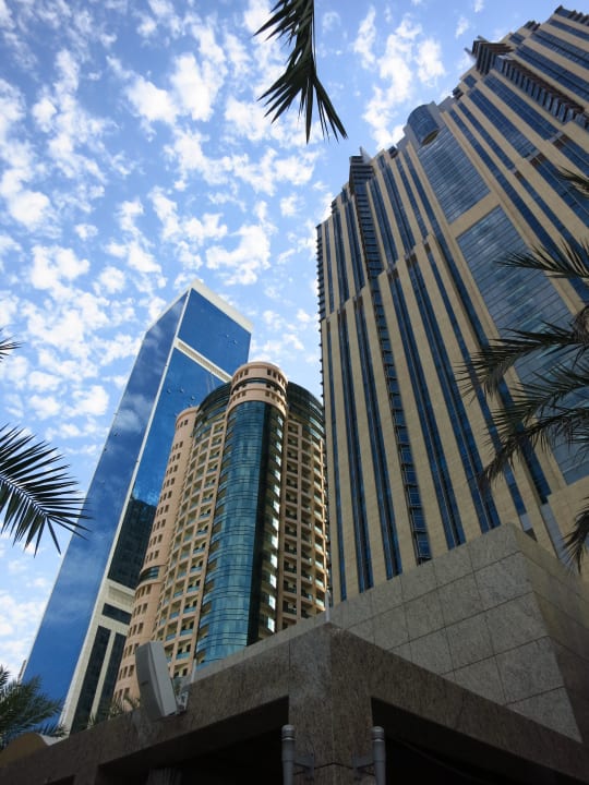 Ein Blick hinauf aufs Hotel Shangri-La Hotel Dubai