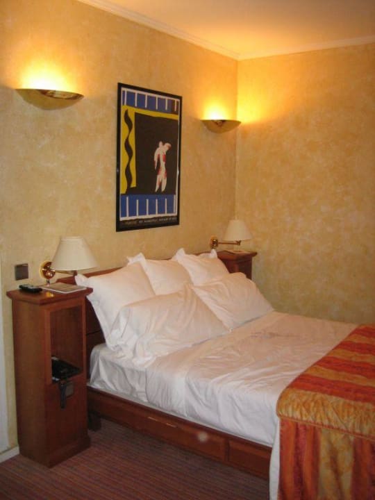 Blick ins Zimmer Hotel Amarante Cannes