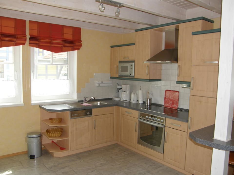 Die sehr gut ausgestatte Küche im Ferienhaus S24 Hafendorf Rheinsberg Ferienhaus Merker S24