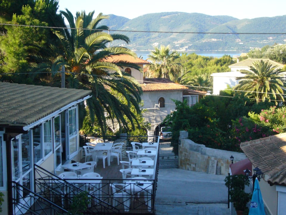 Blick von Balkon auf Terrasse, Berge, Meer ZANTE SUN RESORT & SPA