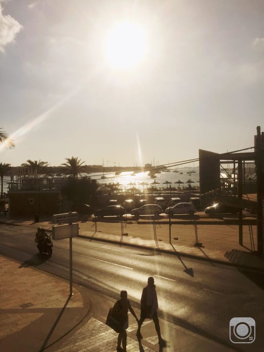 Der Blick vom Pool aufs Meer Hotel Osiris