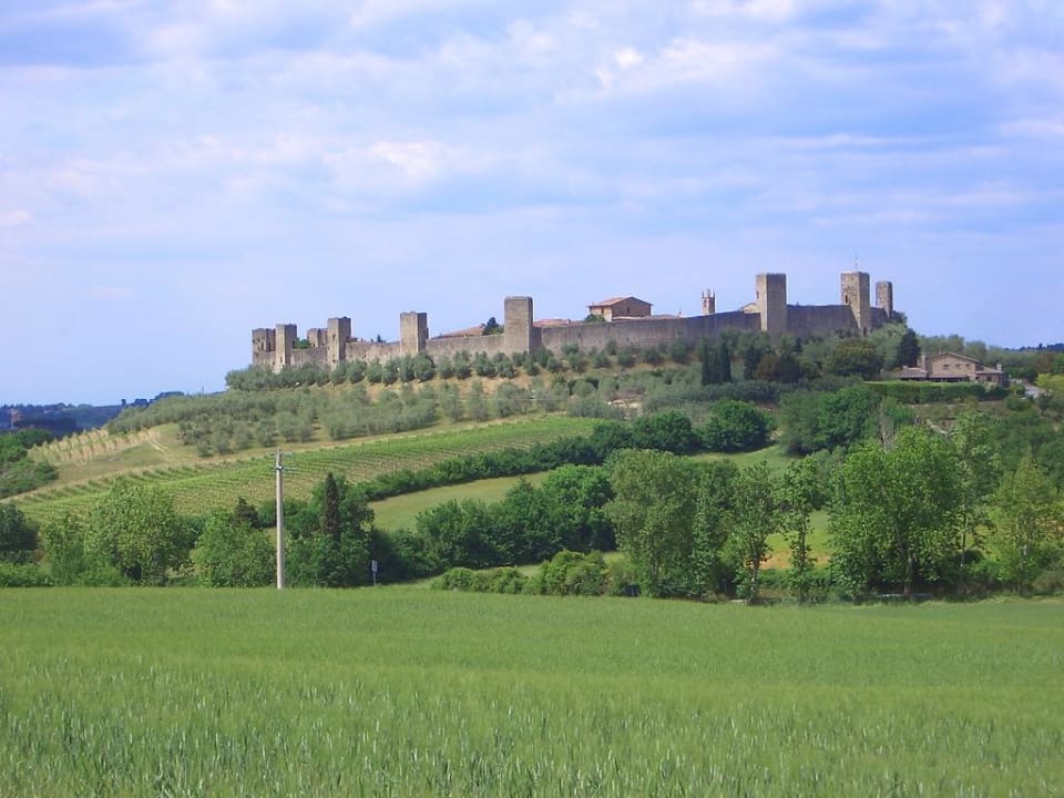 Ausblick auf Montereggioni Hotel Borgo Gallinaio