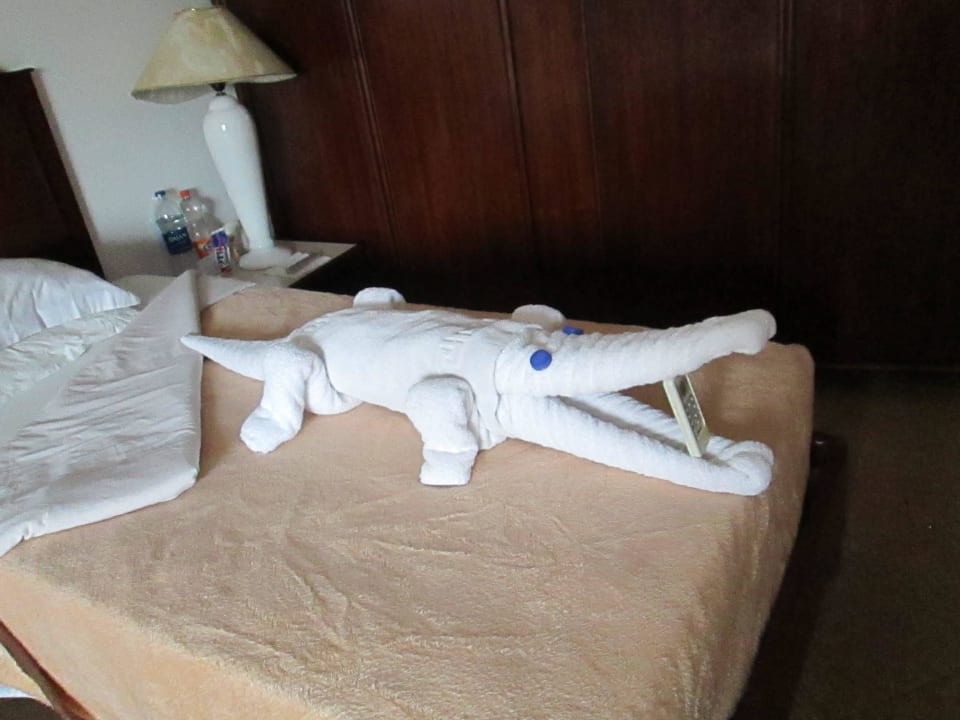 Крокодил из полотенец Marlin Inn Azur Resort