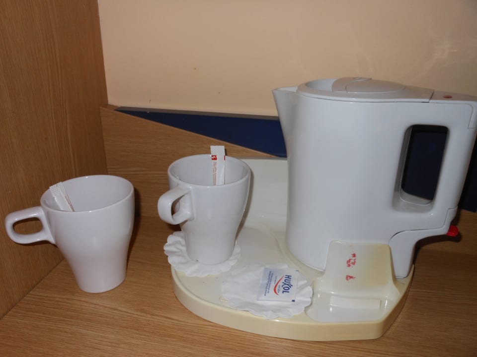 Zimmer 110 - Wasserkocher Holiday Inn Express Frankfurt - Airport