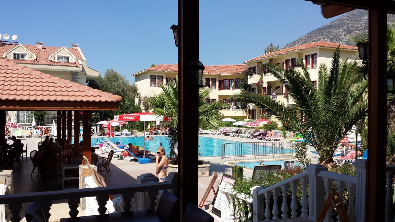 Blick auf den Pool Hotel Celay