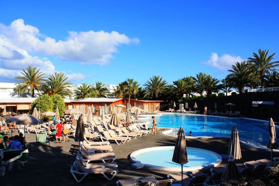 Großer Pool ist der Süßwasserpool Relaxia Olivina