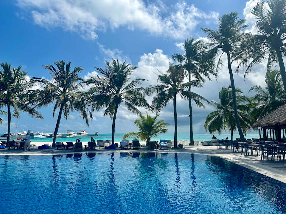 Pool Meeru Maldives Resort Island