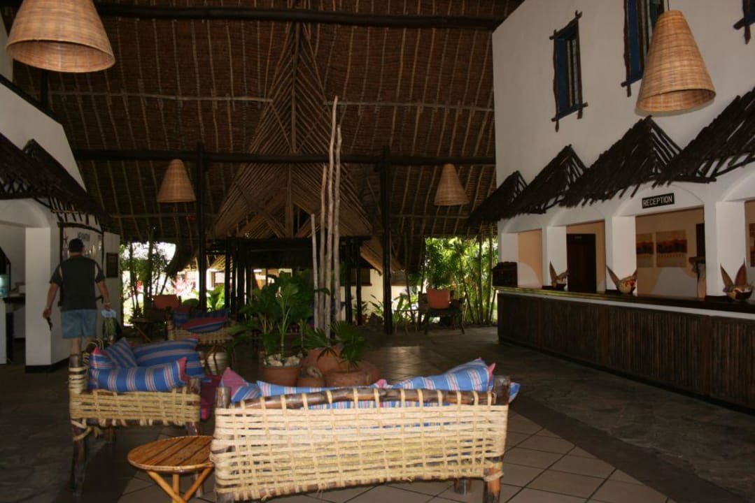 Lobby Bahari Beach Hotel