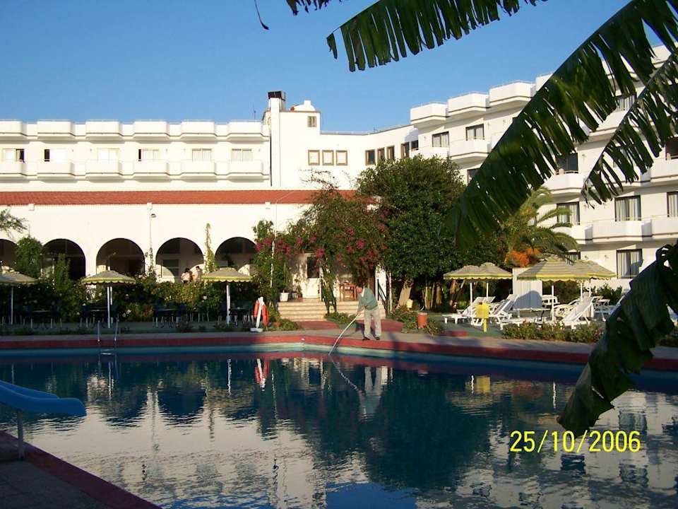 Morgenstimmung am Pool Irene Palace Beach Resort
