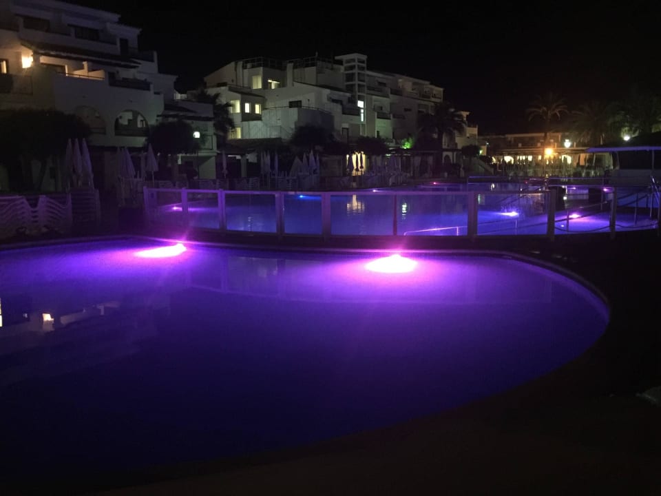 Pool bei nacht FERGUS Style Bahamas