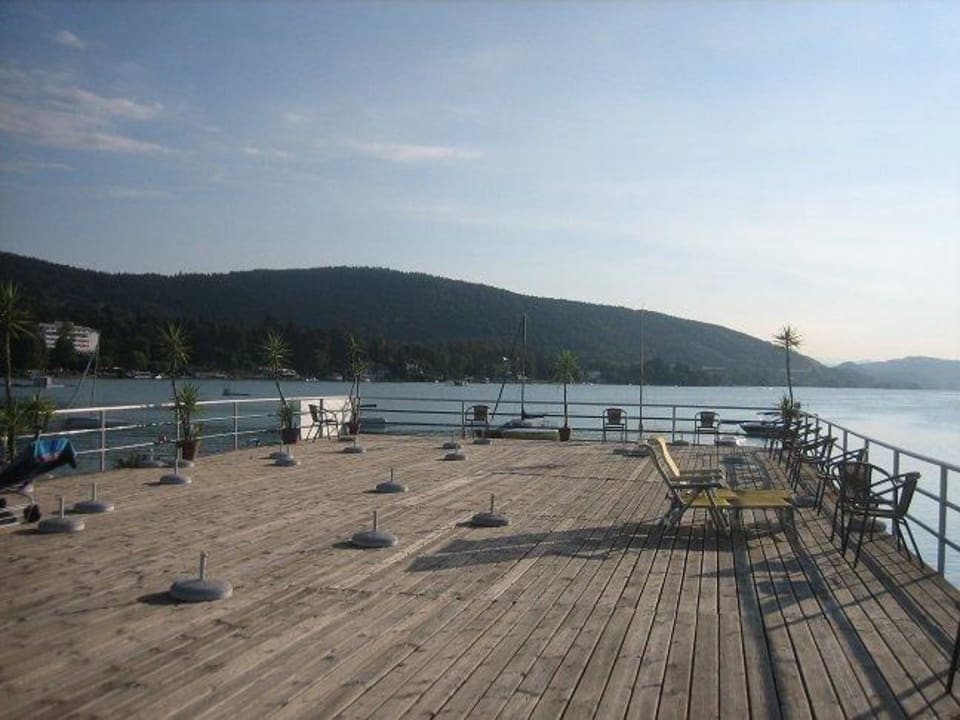 Das obere Deck des hoteleigenen Strandbades Strandhotel Leopold