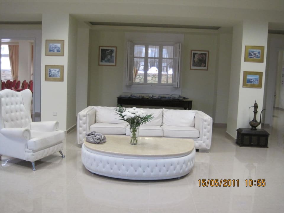 Sitzgelegenheit in der Lobby Hotel Kriopigi