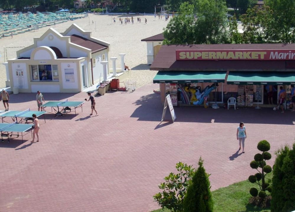 Supermarkt und Handtuchstation Duni Royal Pelican Resort