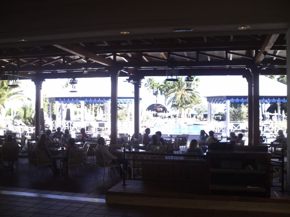 Der Blick von der Bar aus zum Pool Hotel Riu Paraiso Lanzarote