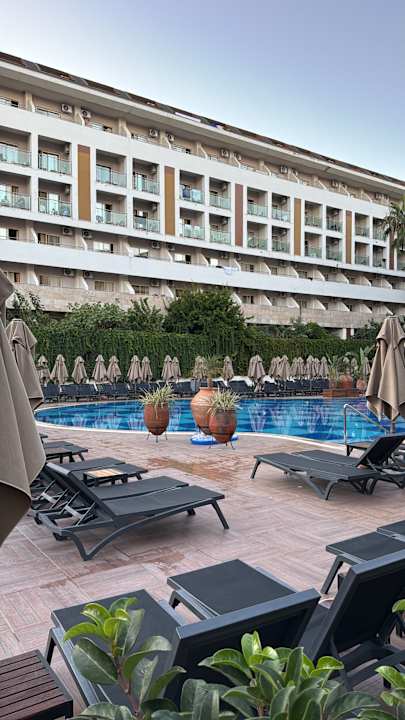 Pool Kaia Coracesium