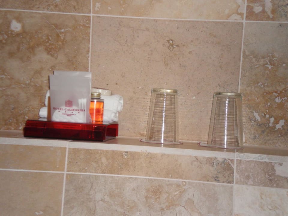 Badezimmer (Zimmer 211) Leonardo Hotel Berlin KU´DAMM