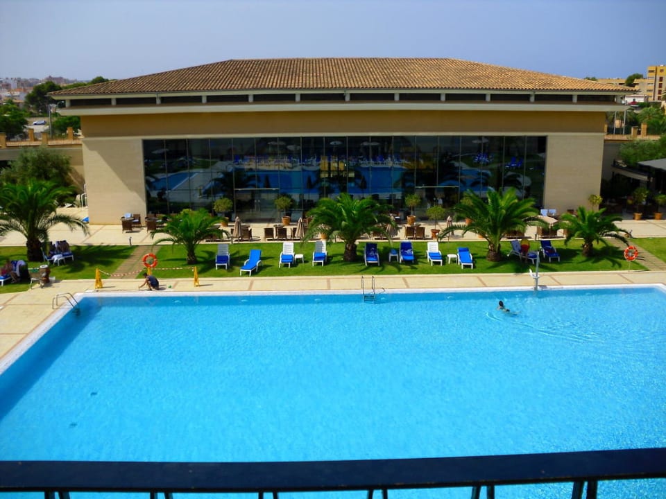 Ein riesiger Pool, so groß wie ein Olympiabecken Grupotel Playa de Palma Suites & Spa