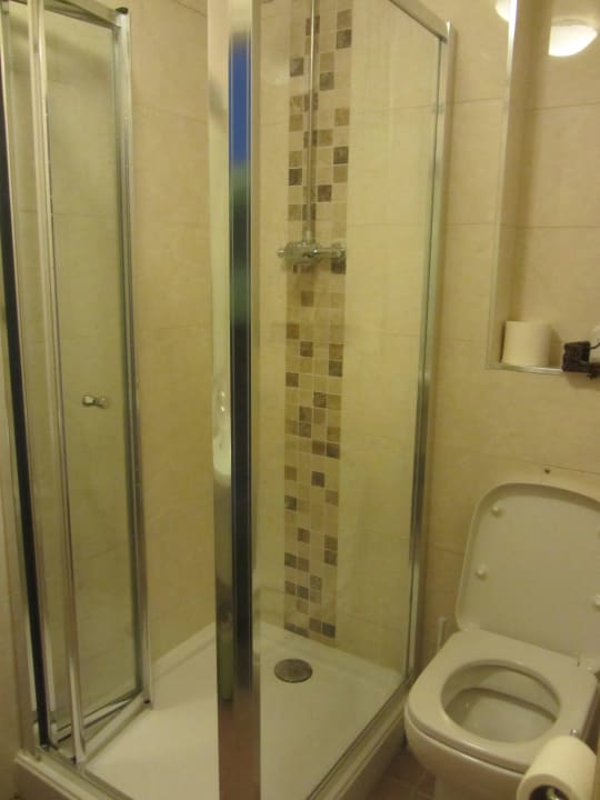 Klo knapp neben Dusche Hotel The Bocardo